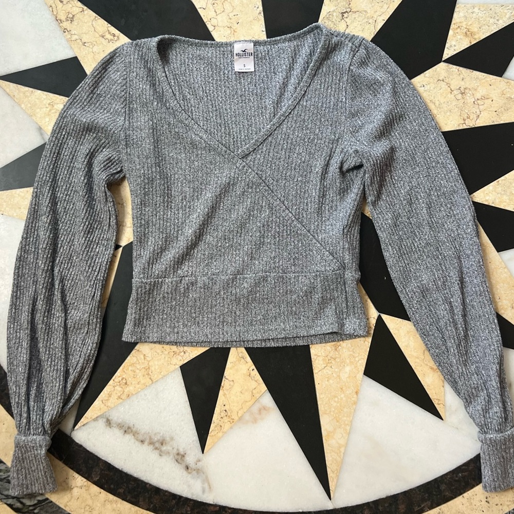 Hollister Cropped long sleeve shirt